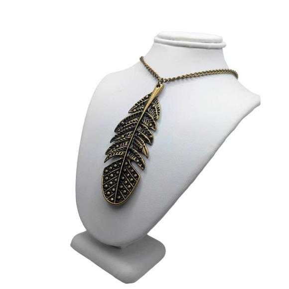 Southwest Boho Feather Necklace in Brass Gorgeous - Picture 4 of 8